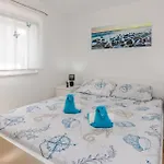 Σπίτι διακοπών In With Wifi Vir